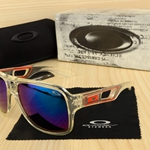 激安コピーオークリーサングラス105